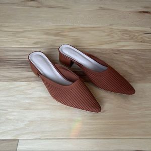 Women’s TIJN Camel Mules size 7 good condition
